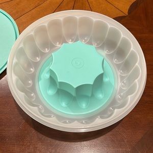 Tupperware mint green Jel Ring.  New never used.